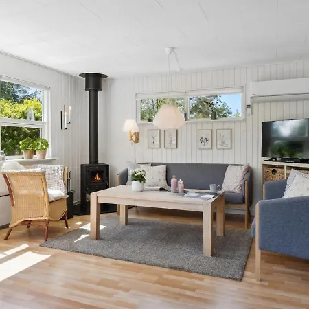 Сasa de vacaciones Kajo - 800m From The Sea In Ne Jutland By Interhome *