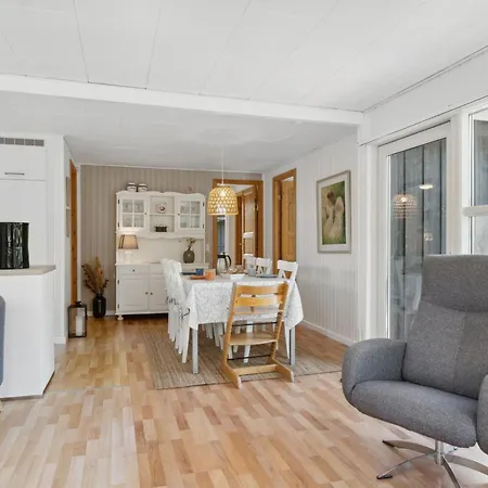 Kajo - 800m From The Sea By Interhome Hals